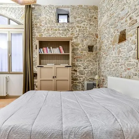 Loft Centre-ville Parking, Clim, Wifi * Carcassonne