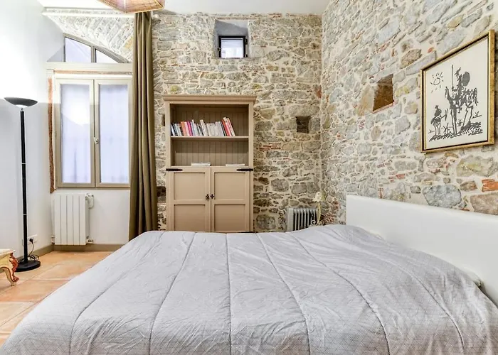 Loft Centre-ville Parking, Clim, Wifi * Carcassonne