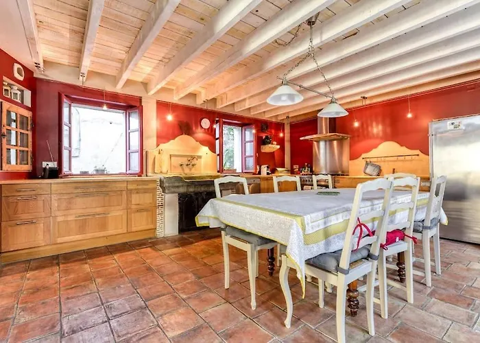 Loft Centre-ville Parking, Clim, Wifi